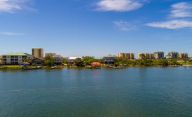 Yazın Florida 'daki Perdido Key Sahili manzarası.