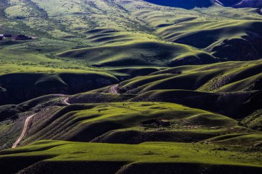 Karajun, Xinjiang 'daki çayırlara hava otlakları denir.
