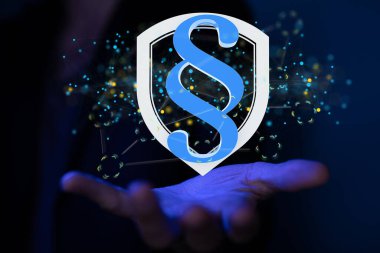 Paragraf işaretlerinin sanal yansımasını sunan bir kişi