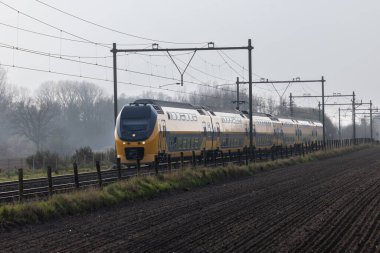 Hollanda, Limburg 'da tren raylarının gündüz çekimleri