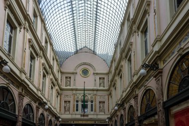 Brüksel, Belçika, Avrupa 'daki Galeri Royales Saint Hubert' in iç mimarisi.