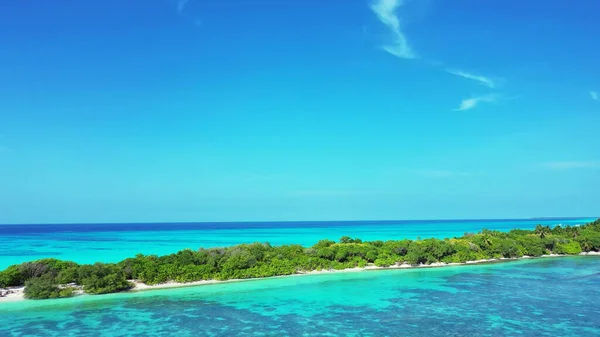 Scenic View Blue Tranquil Seascape Island Lush Green Nature Sunny — Stock Photo, Image