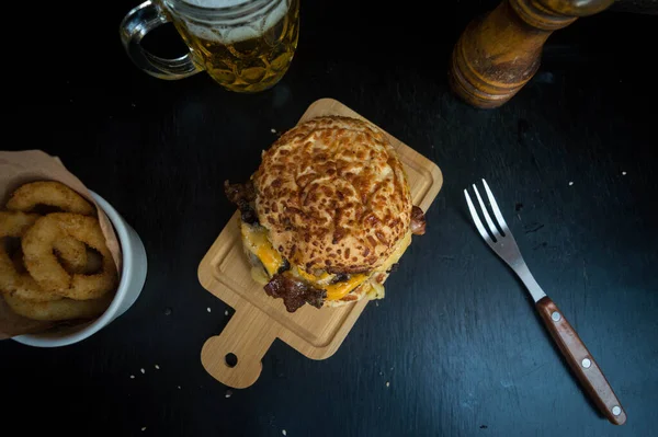 おいしいハンバーガーのクローズアップ — ストック写真