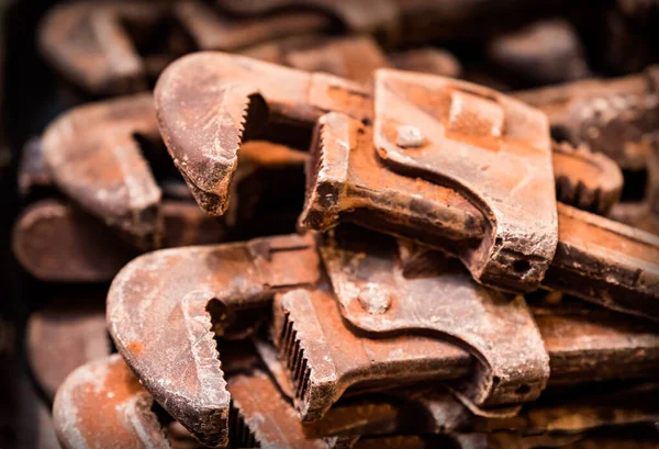 Tiro Foco Seletivo Chocolate Belga Forma Chave Inglesa — Fotografia de Stock