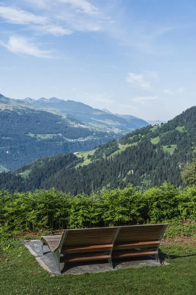 Uma Foto Vertical Banco Natureza Com Montanhas Falera Surselva Suíça — Fotografia de Stock