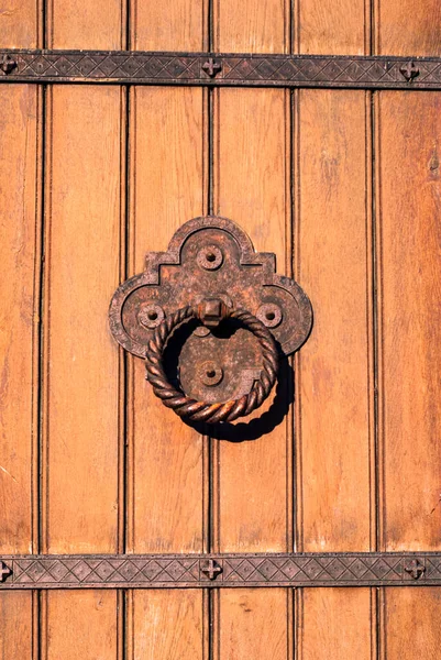 Ένα Κάθετο Κλείσιμο Του Στομίου Της Πόρτας Στην Παλιά Ξύλινη — Φωτογραφία Αρχείου