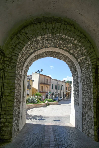 Eine Vertikale Aufnahme Einer Engen Gasse Zwischen Mittelalterlichen Steingebäuden Torrecuso — Stockfoto