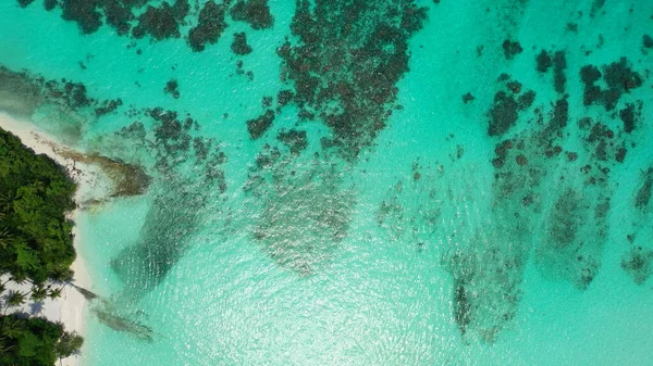 Красивый Снимок Лагуны Маленьким Островом — стоковое фото