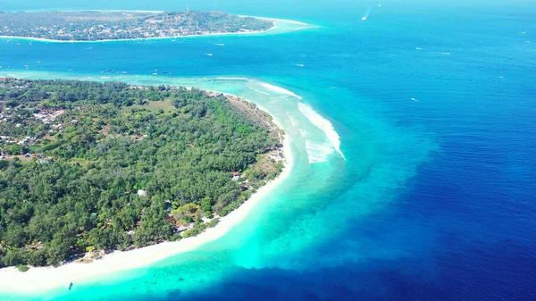 Una Hermosa Vista Una Isla Con Mar Tranquilo Día Soleado — Foto de Stock