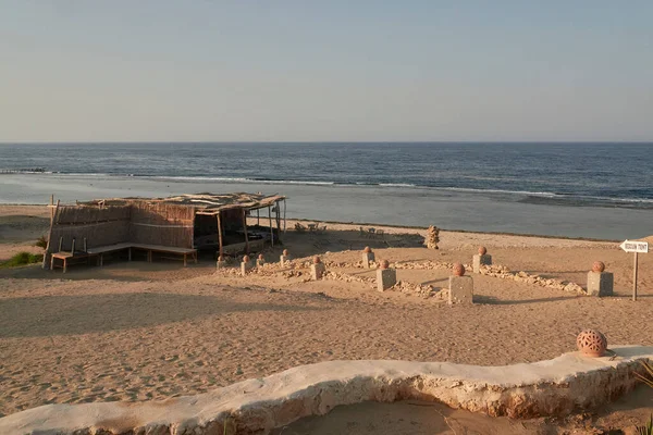 Malowniczy Widok Alkowy Piaszczystej Plaży Nad Morzem Czerwonym Egipcie — Zdjęcie stockowe