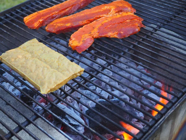 Färsk Fläskmage Och Lupiner Grillen Med Lågor — Stockfoto