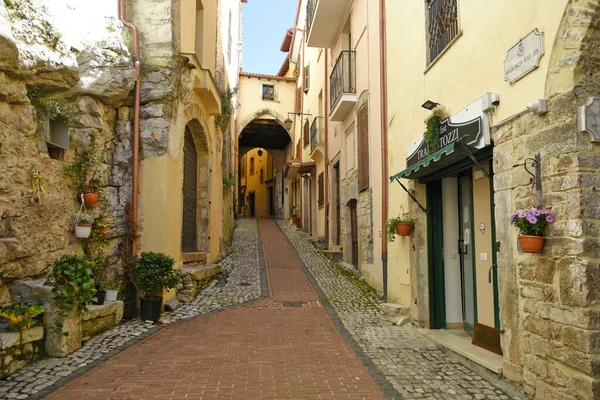 Uma Rua Entre Antigos Edifícios Pedra Medievais Uma Cidade Histórica — Fotografia de Stock