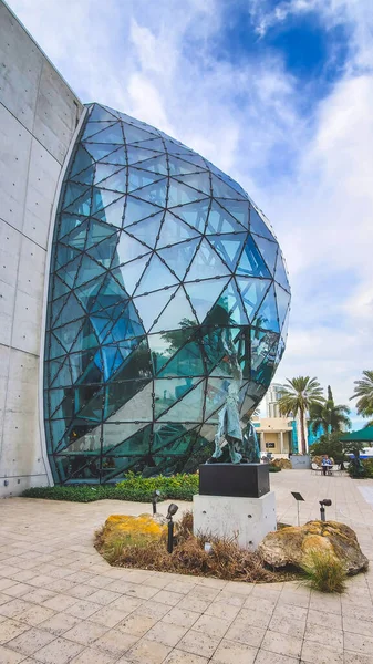 米国フロリダ州サンクトペテルブルクにあるサルバドール ダリ美術館の外観 — ストック写真