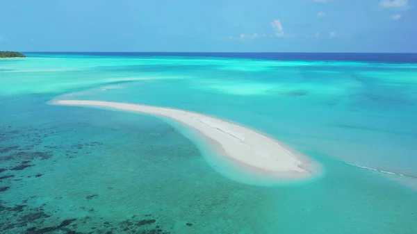 몰디브의 구름낀 아래있는 청록색 바다의 아름다운 — 스톡 사진
