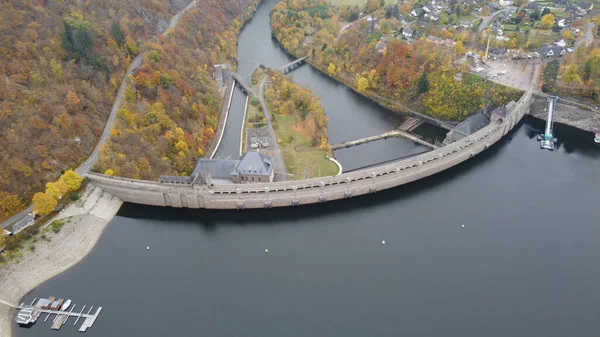 Eine Luftaufnahme Der Edersee Talsperre Über Dem Wasser Deutschland — Stockfoto