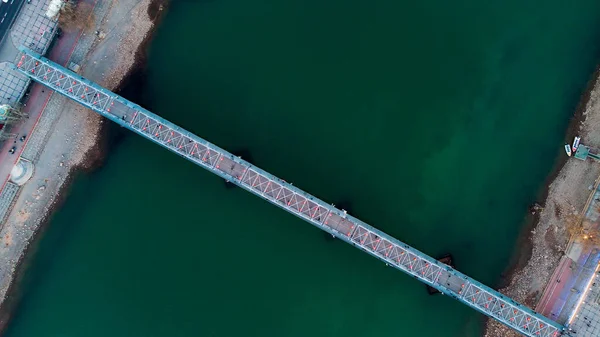 Una Vista Aérea Puente Azul Sobre Estrecho Río Verde — Foto de Stock