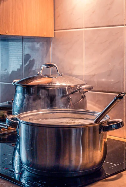 Sebuah Closeup Pot Logam Dapur — Stok Foto