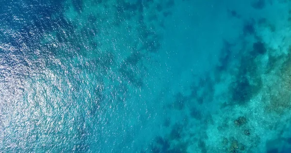 马尔代夫绿松石水的鸟瞰图 — 图库照片