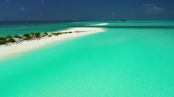 马尔代夫一个热带岛屿的鸟瞰图 — 图库照片