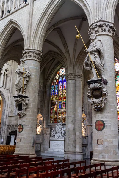 Uma Foto Vertical Interior Catedral São Miguel Santa Gudula Bruxelas — Fotografia de Stock