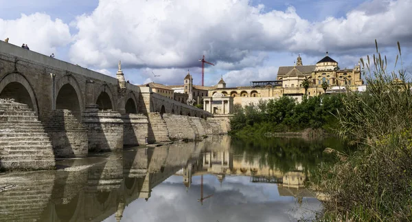 Римський Міст Кафедральний Собор Річці Гвадалквівір Кордові Іспанія — стокове фото