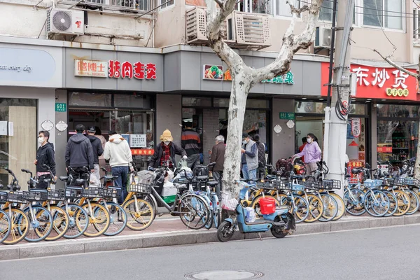 Een Covid Lockdown Voorbereiding Mensen Verzamelen Van Benodigdheden Shanghai China — Stockfoto