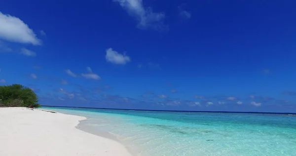 Een Prachtig Uitzicht Zandstrand Turquoise Oceaan — Stockfoto