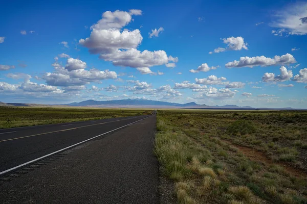 Una Bella Vista Autostrada Con Bel Cielo Blu Alcune Nuvole — Foto Stock