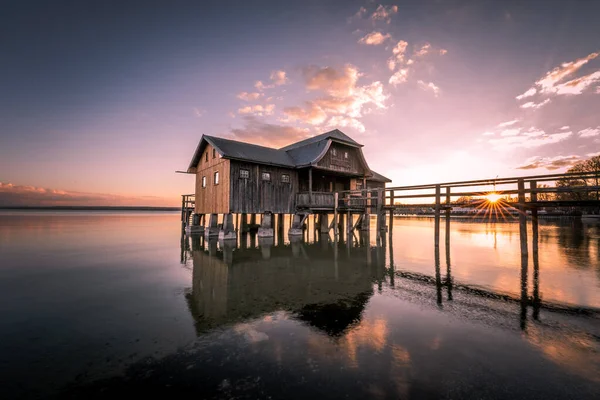 Vacker Utsikt Över Båthus Över Ammersee Sjön Mot Solnedgången Himlen — Stockfoto