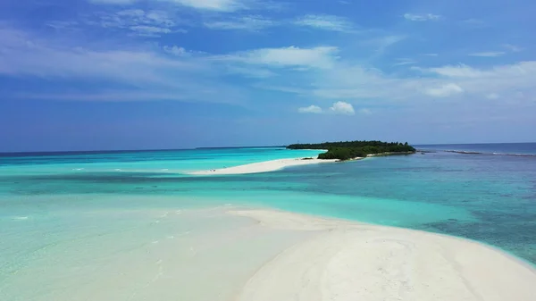 Een Prachtig Uitzicht Een Eiland Met Een Zee Een Zonnige — Stockfoto