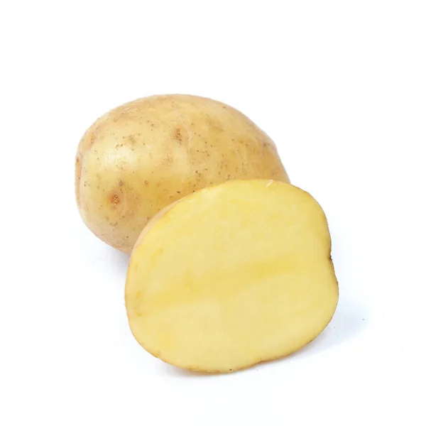 Patate Fresche Crude Intere Tagliate Isolate Fondo Bianco — Foto Stock