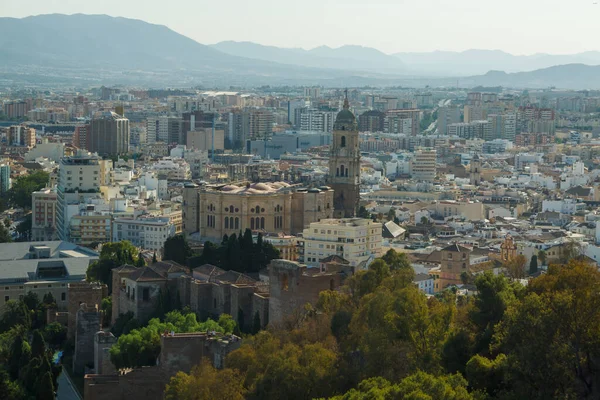 İspanya 'nın bir şehir ve belediyesi olan Malaga' nın manzarası