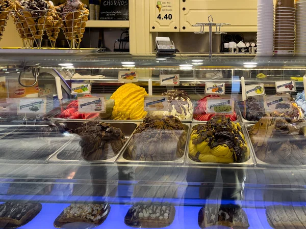 バルセロナのアイスクリーム店は — ストック写真
