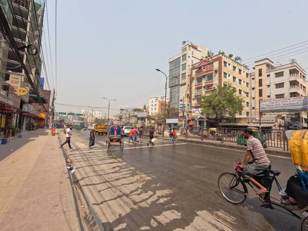 Красивый Снимок Рикша Пуллера Перевозящего Людей Улице Городе Дакка Бангладеш — стоковое фото