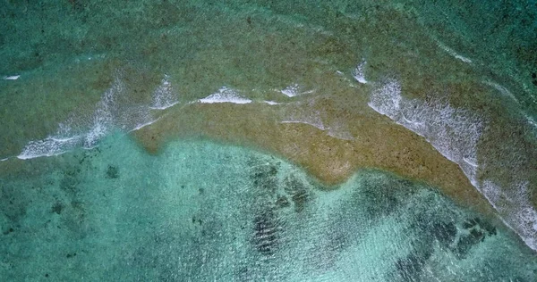 Una Vista Aérea Una Superficie Verde Agua Mar Las Maldivas — Foto de Stock