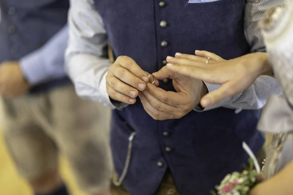 Closeup Young Couple Exchanging Rings Wedding Ceremony — Stock Photo, Image