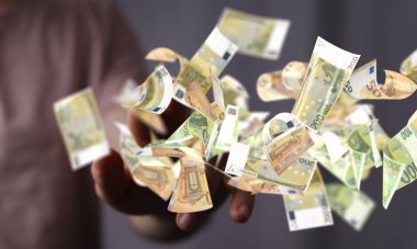 Düşen dolarların sanal yansımasını sunan bir kişi