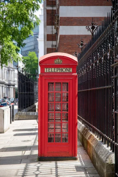 View Traditional British Red Telephone Box — Stock Photo, Image