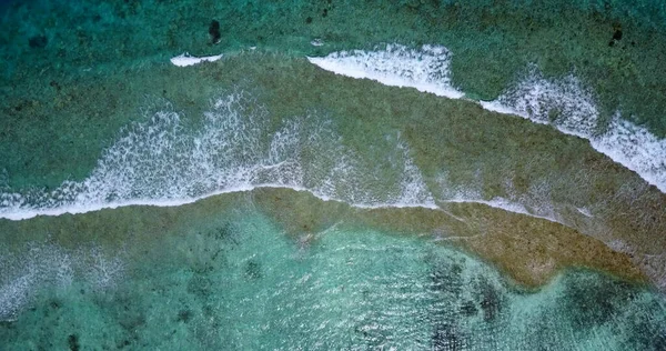 Egy Légi Felvétel Maldív Szigeteki Hullámokról — Stock Fotó