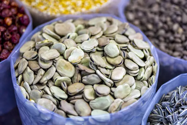 Primo Piano Dei Fagioli Piatti Essiccati Vendita Mercato — Foto Stock