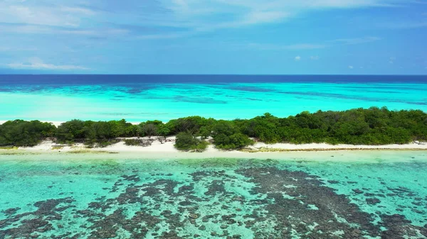 Ein Schöner Blick Auf Eine Insel Mit Meer Einem Sonnigen — Stockfoto