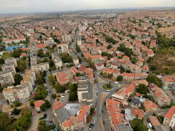 ブルガリアのアセノフグラードの街並みの空中写真 — ストック写真