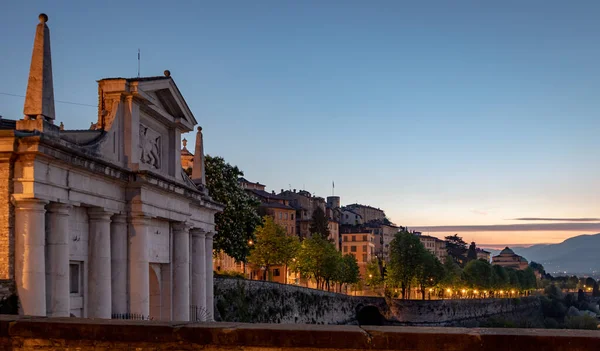 Alacsony Látószögű Kilátás Porta San Giacomo Bergamo Olaszország — Stock Fotó
