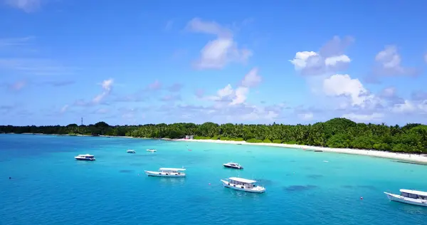 Grupo Pequenos Barcos Perto Costa Uma Ilha Tropical Ásia — Fotografia de Stock
