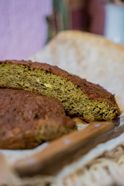 カボチャの種の粉パンの一部の選択的な焦点 — ストック写真