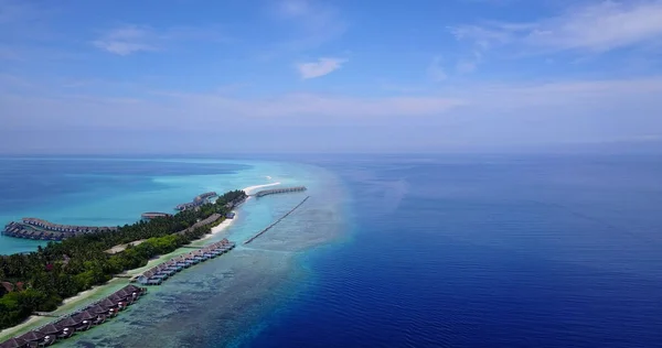 아시아 몰디브의 과푸른 바다에 휴양지를 드론으로찍은 — 스톡 사진