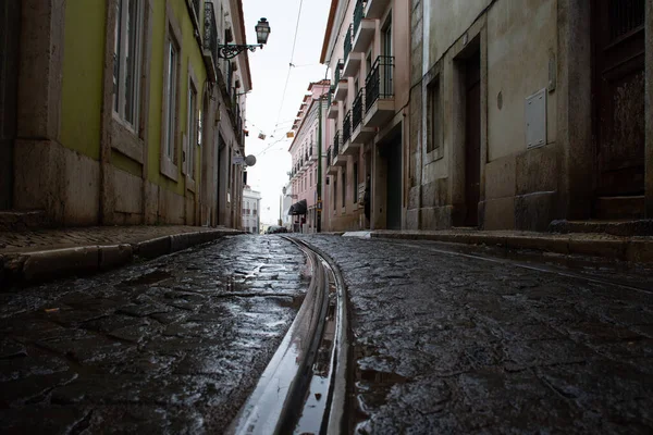 Uma Foto Trilhas Bonde Dias Chuvosos Lisboa — Fotografia de Stock