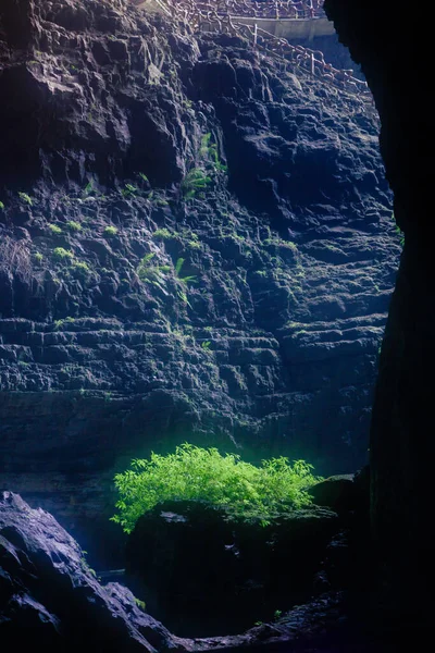 Una Hermosa Vista Del Paisaje Las Montañas Cuevas Plantas Langde — Foto de Stock