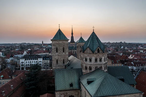 ドイツのオスナブルクにある聖ペテロ大聖堂の空中写真 — ストック写真