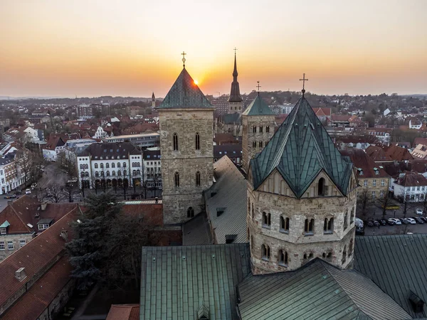 ドイツのオスナブルクにある聖ペテロ大聖堂の空中写真 — ストック写真
